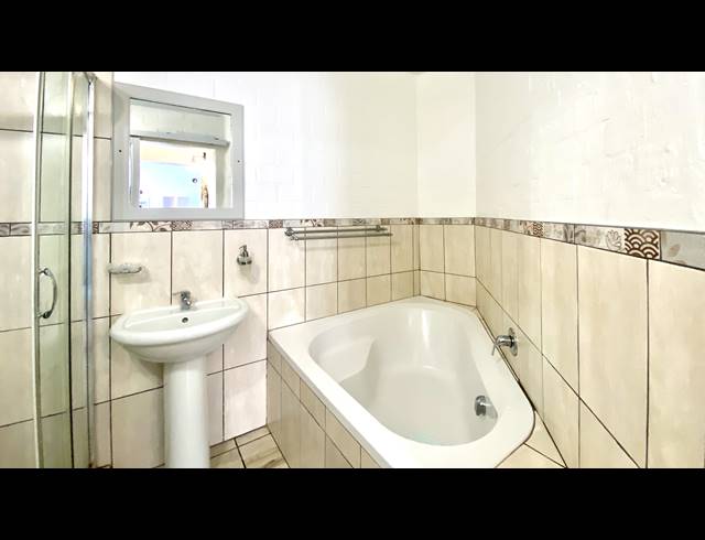 2 BEDROOM APARTMENT FOR SALE IN DWARSKERSBOS